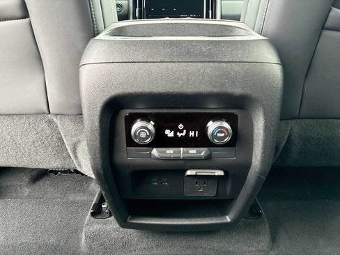 Certified 2025 GMC Acadia Elevation w/ Elevation Premium Package image 21