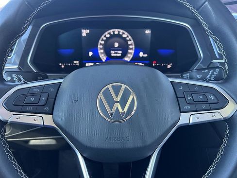 Used 2022 Volkswagen Tiguan SE w/ Panoramic Sunroof Package image 20