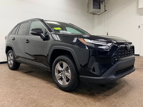 Used 2025 Toyota RAV4 XLE AWD/4WD image 8