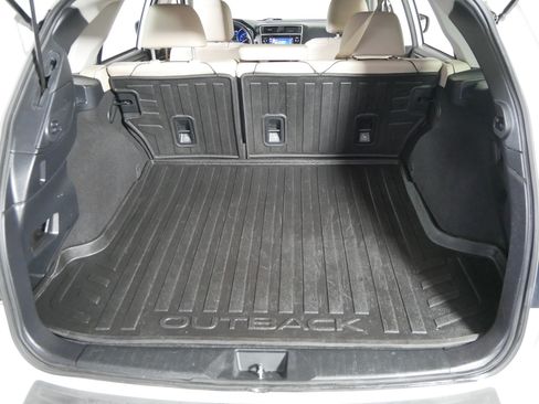 Used 2019 Subaru Outback 2.5i Limited AWD/4WD image 18