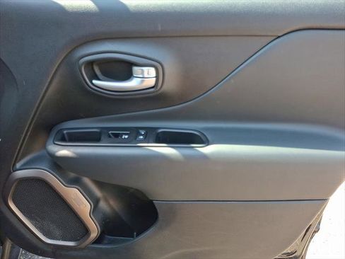 Certified 2023 Jeep Renegade Latitude AWD/4WD image 10