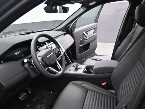 Used 2025 Land Rover Discovery Sport Dynamic SE image 21