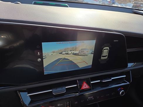 Certified 2024 Kia Niro SX Touring image 19