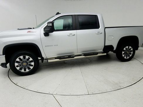 Used 2022 Chevrolet Silverado 2500 LT w/ Convenience Package AWD/4WD image 5