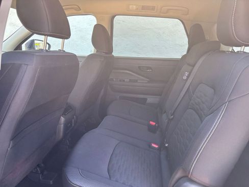 Used 2025 Nissan Pathfinder SV AWD/4WD image 28