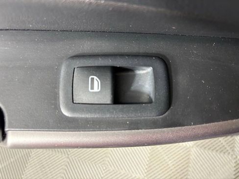 Used 2019 Jeep Cherokee Latitude Plus w/ Cold Weather Group AWD/4WD image 42