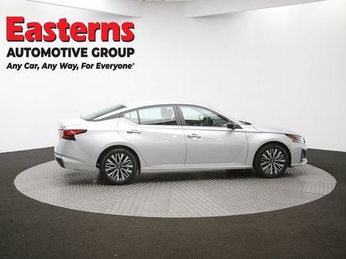 Used 2024 Nissan Altima 2.5 SV image 41