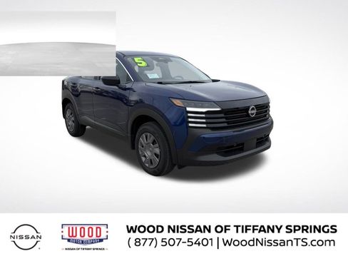 Used 2025 Nissan Kicks S image 1