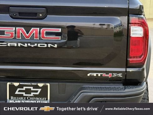 Used 2026 GMC Canyon AT4X w/ AT4X AEV Edition AWD/4WD image 8