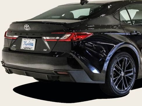 Used 2025 Toyota Camry SE image 7