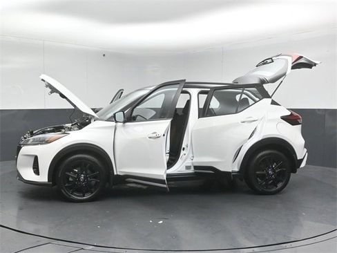 Used 2023 Nissan Kicks SR image 54
