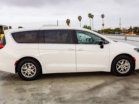Used 2024 Chrysler Voyager LX image 12