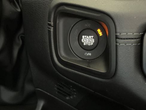 Used 2025 Jeep Gladiator Sport AWD/4WD image 24