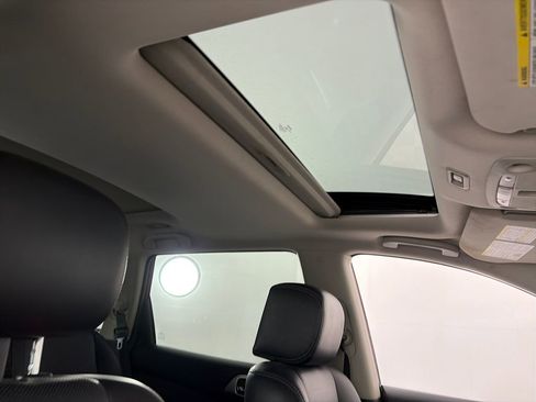 Used 2016 Nissan Pathfinder Platinum w/ Family Entertainment Package AWD/4WD image 34