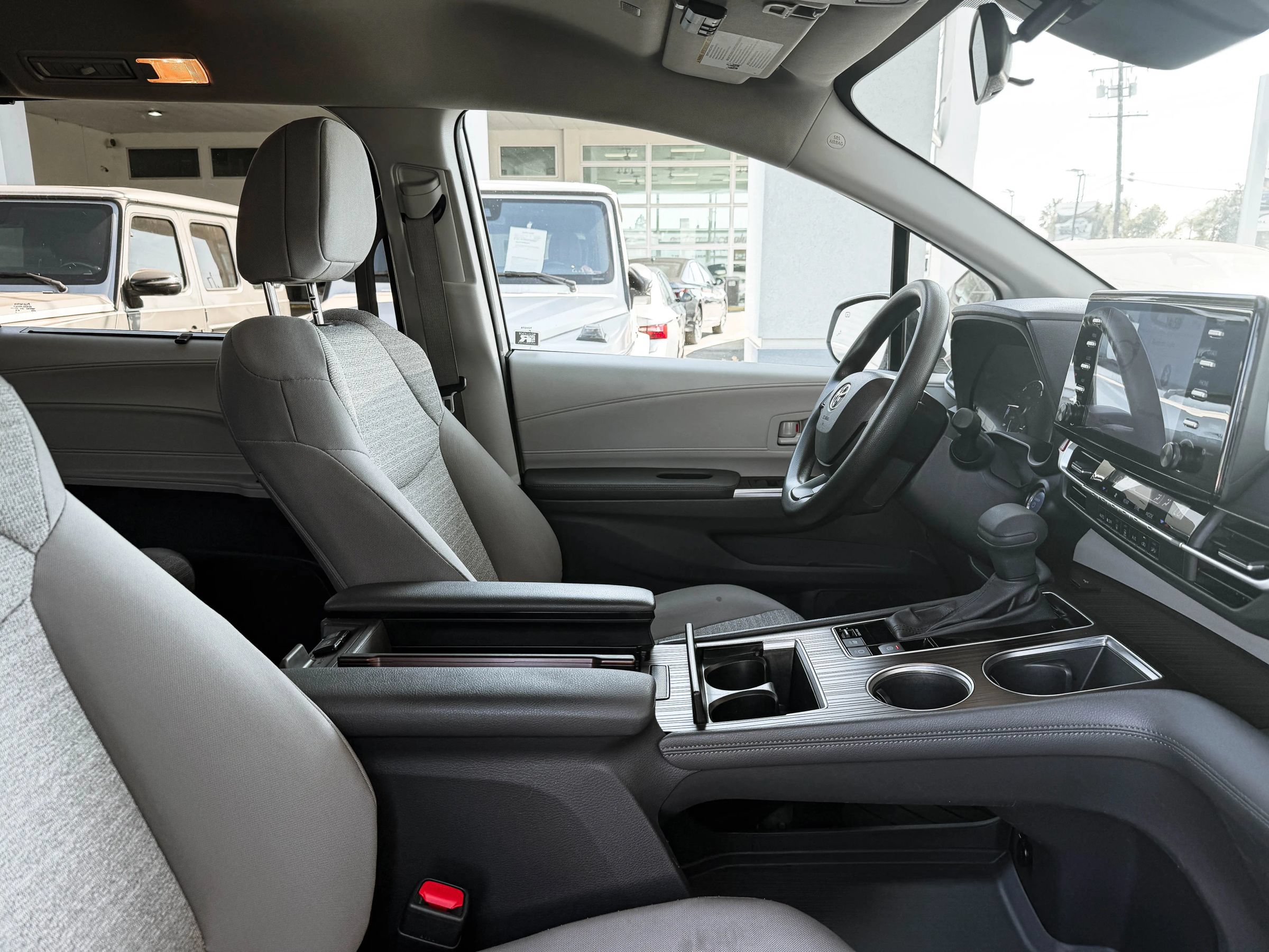 Used 2023 Toyota Sienna LE FWD image 30