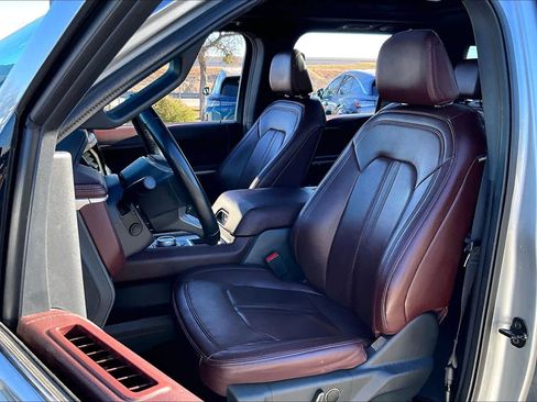 Used 2023 Ford Expedition Limited image 8