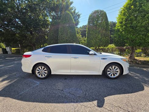 Used 2016 Kia Optima EX w/ Premium Package FWD image 7