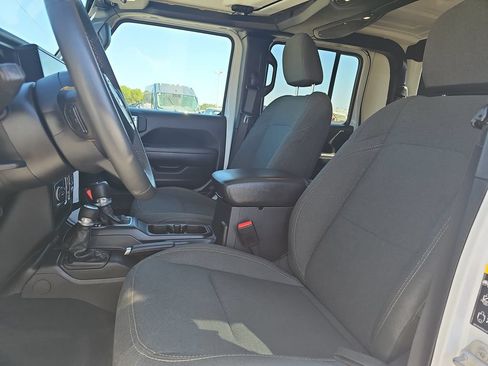 Used 2025 Jeep Gladiator Sport AWD/4WD image 15
