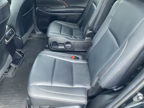 Used 2019 Toyota Highlander XLE image 23