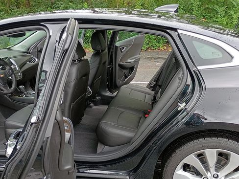 Used 2018 Chevrolet Malibu Premier w/ Premier Sun and Wheel Package FWD image 13