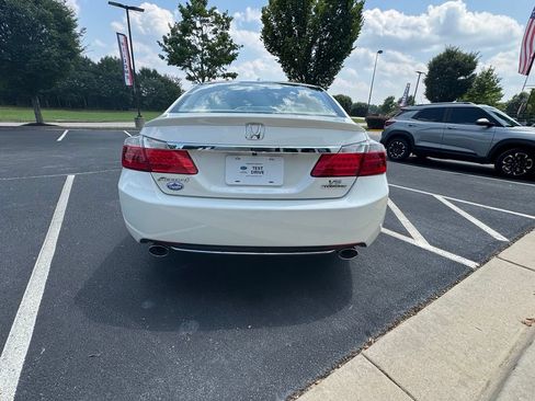 Used 2015 Honda Accord Touring image 6