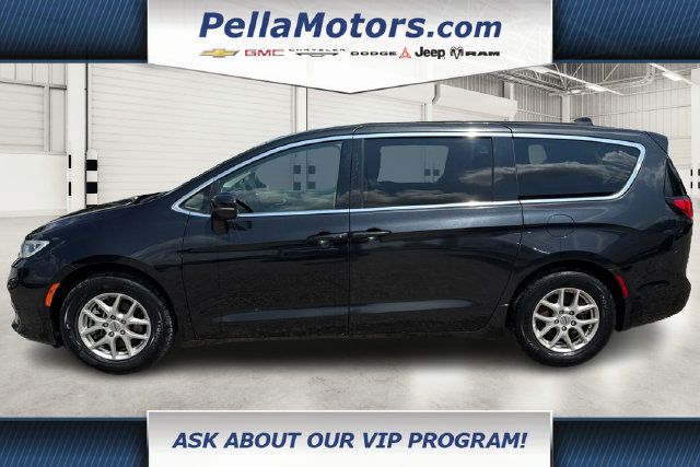 Used 2023 Chrysler Pacifica Touring-L FWD image 6