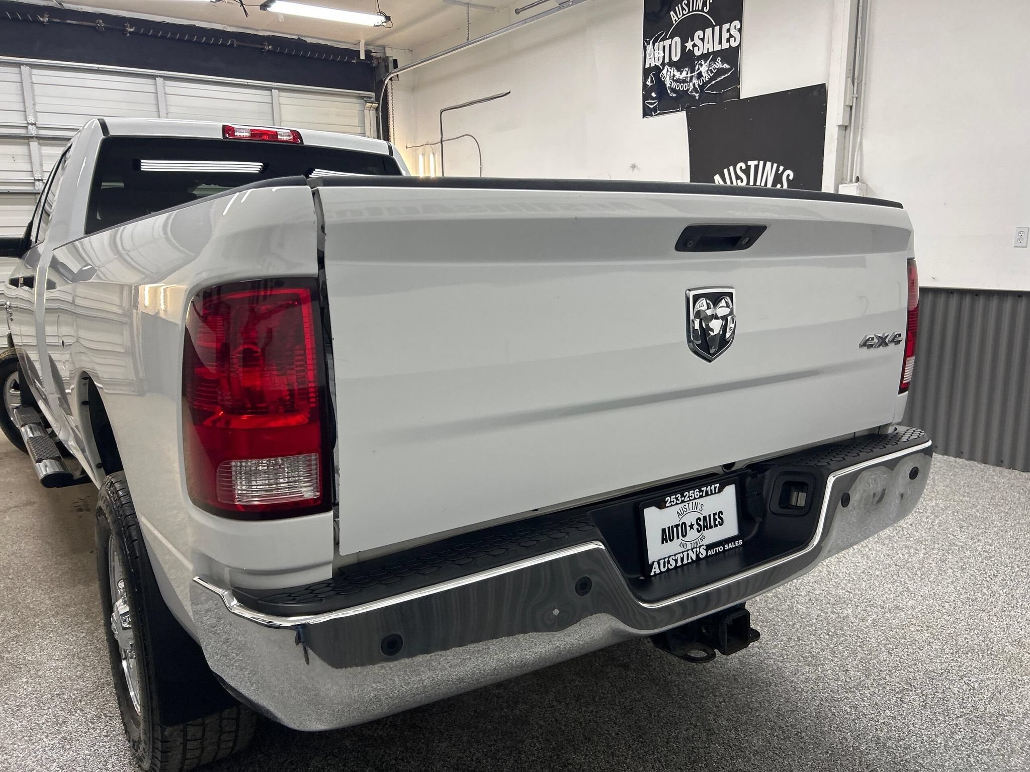 Used 2018 RAM 2500 Tradesman w/ Chrome Appearance Group AWD/4WD image 5