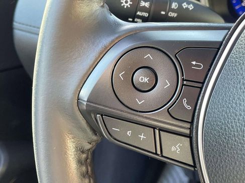 Used 2022 Toyota Corolla Cross XLE w/ Convenience Package image 9