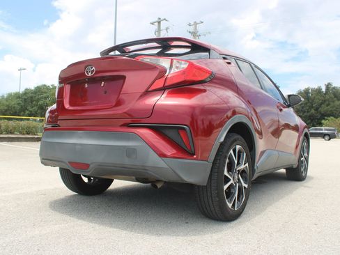 Used 2018 Toyota C-HR XLE FWD image 23