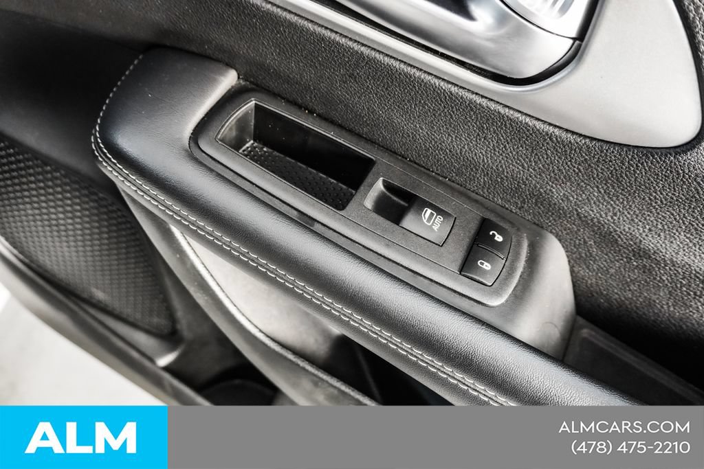 Used 2025 Chrysler Pacifica Limited FWD image 39