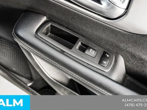 Used 2025 Chrysler Pacifica Limited FWD image 39