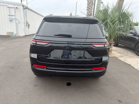 Used 2024 Jeep Grand Cherokee Limited w/ Black Appearance Package AWD/4WD image 6