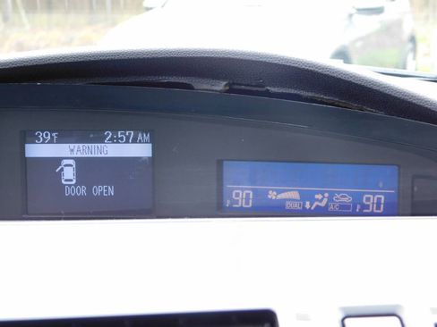 Used 2013 MAZDA MAZDA3 i Touring image 16