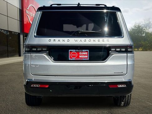 Used 2024 Jeep Grand Wagoneer L Series III AWD/4WD image 8