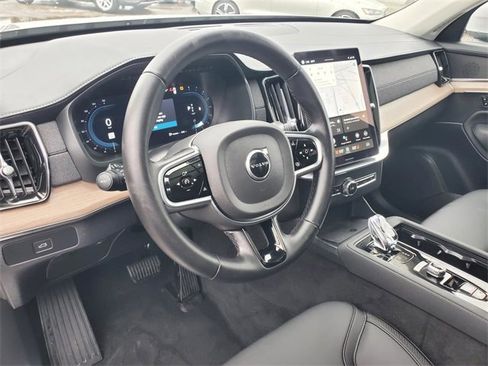 Certified 2025 Volvo XC90 B6 Plus image 17