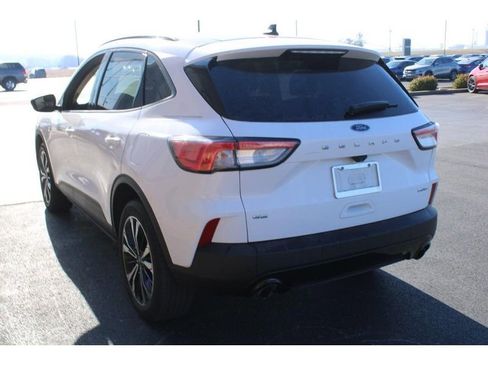 Used 2022 Ford Escape SE w/ SE Sport Appearance Package image 6