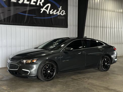 Used 2017 Chevrolet Malibu LT image 23