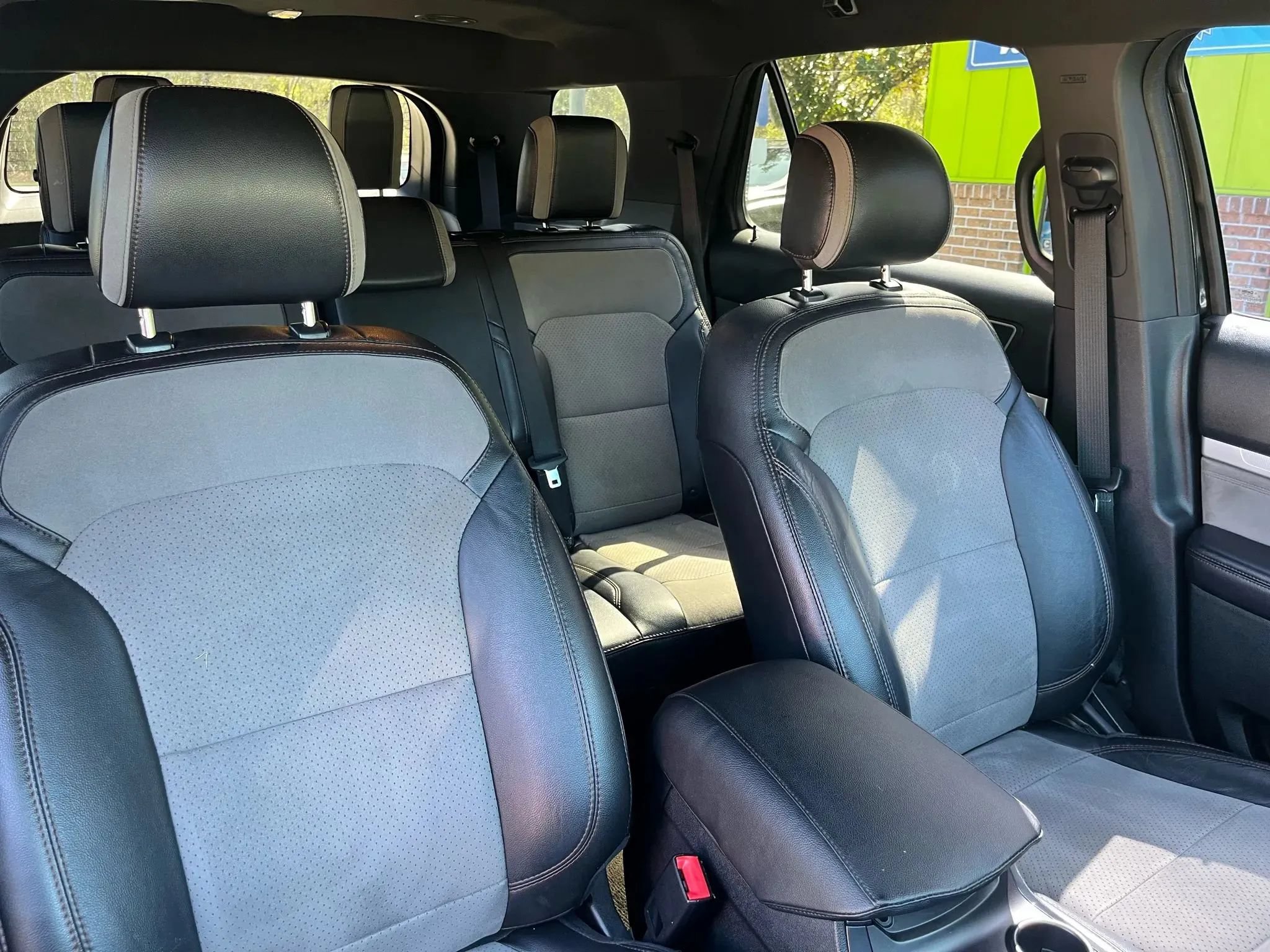 Used 2017 Ford Explorer XLT w/ Equipment Group 202A FWD image 11