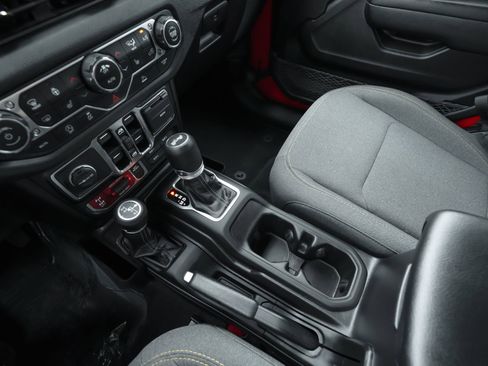 Used 2024 Jeep Wrangler Willys image 13