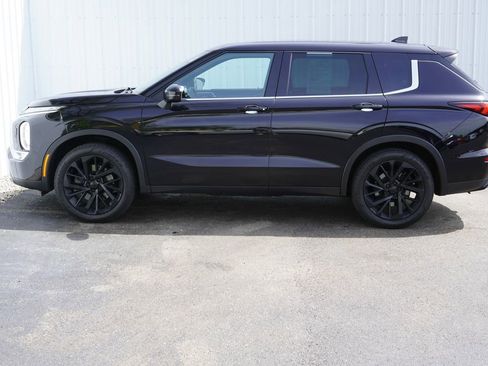 Used 2022 Mitsubishi Outlander SE AWD/4WD image 3