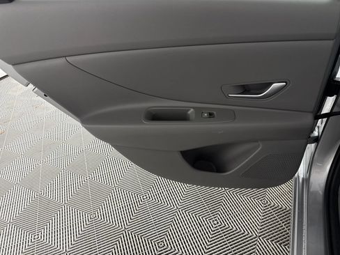 Used 2022 Hyundai Elantra SE FWD image 14