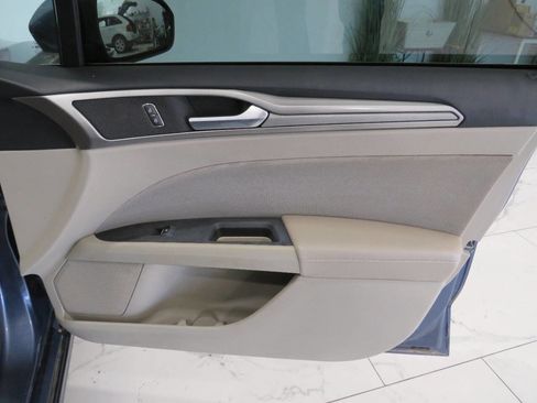 Used 2019 Ford Fusion SE image 25