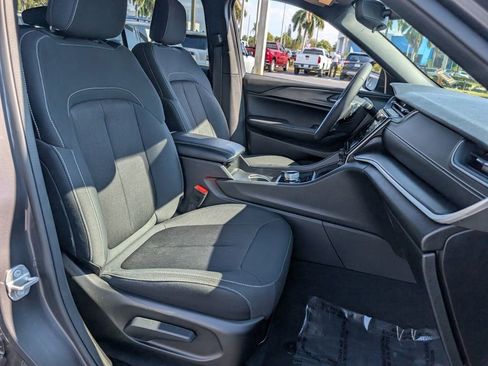 Used 2024 Jeep Grand Cherokee Laredo w/ Trailer Tow Package image 15