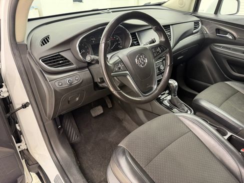 Used 2019 Buick Encore Sport Touring FWD image 4