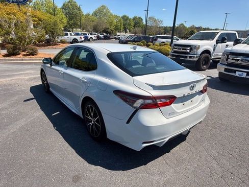 Used 2022 Toyota Camry SE image 12