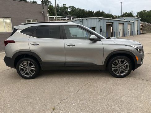 Used 2021 Kia Seltos S FWD image 4
