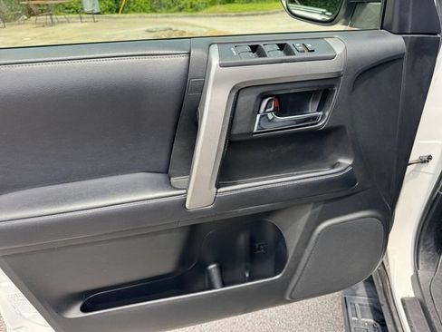 Used 2019 Toyota 4Runner SR5 AWD/4WD image 11