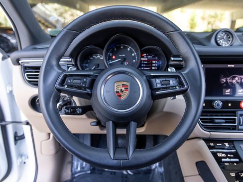 Certified 2026 Porsche Macan AWD/4WD image 35