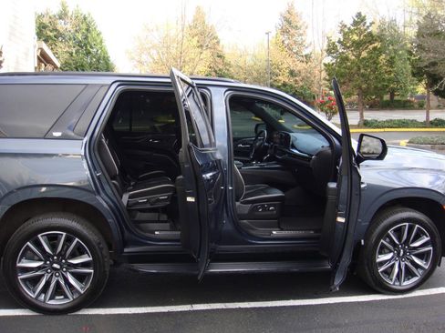 Used 2021 Cadillac Escalade Sport w/ Driver Assist Tech Package image 17