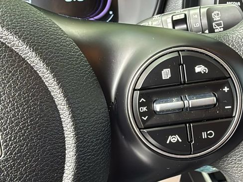 Used 2025 Kia Soul LX FWD image 23